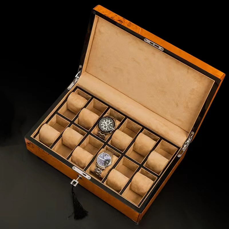 Luxury Watch Image - Tampilan jam kayu baru dengan kunci
