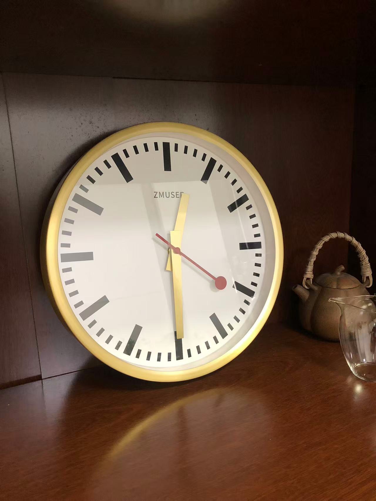 Luxury Watch House - Jam Dinding Kantor Quartz Bingkai Emas